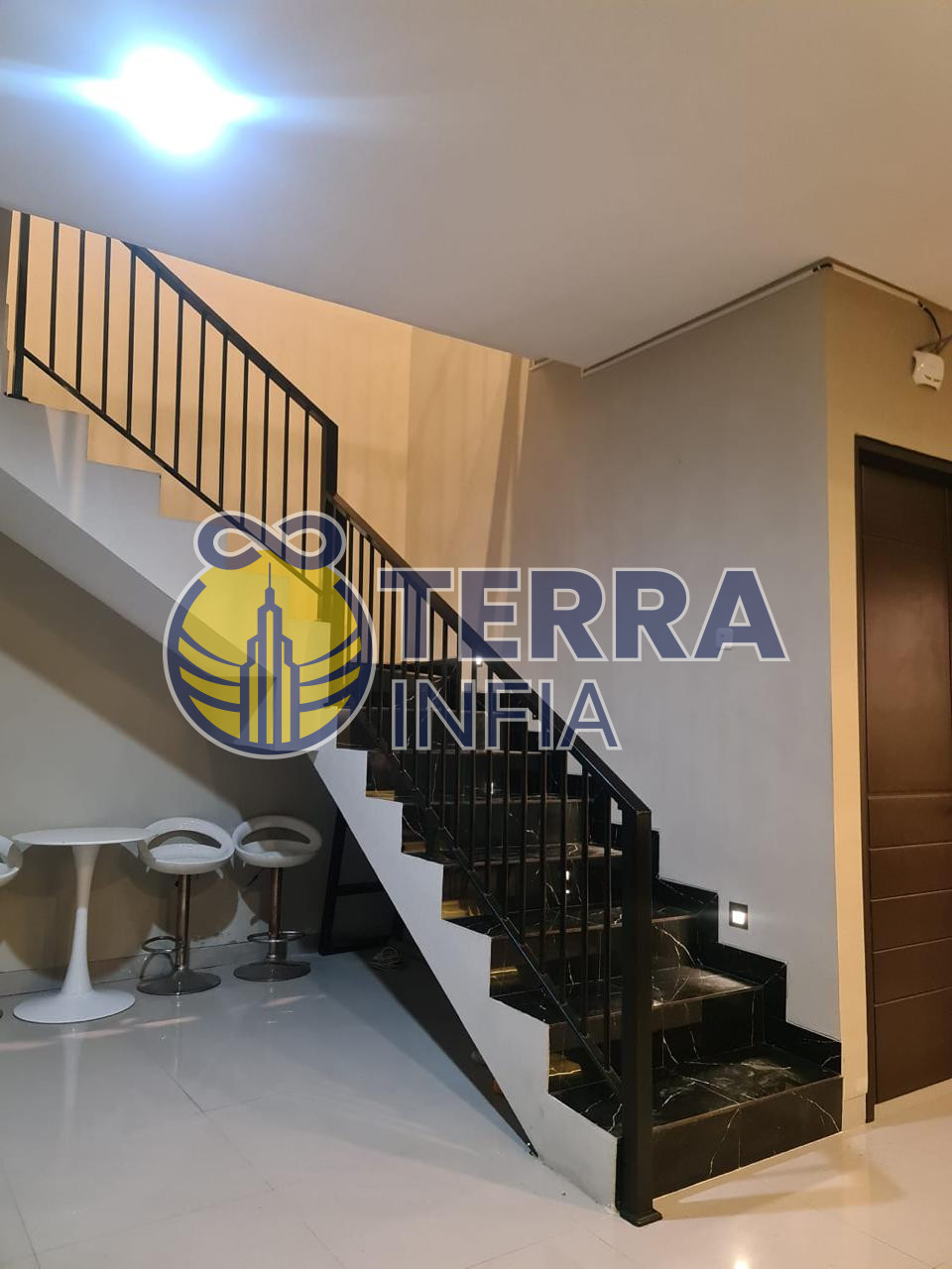 Foto properti Disewakan Rumah 2 Lantai Cantik Full Furnish Di Setiabudi