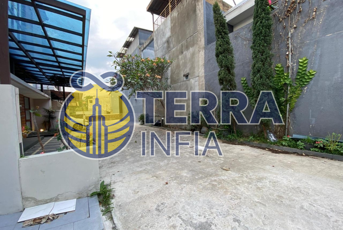 Foto properti Disewakan Rumah 2 Lantai Cantik Full Furnish Di Setiabudi