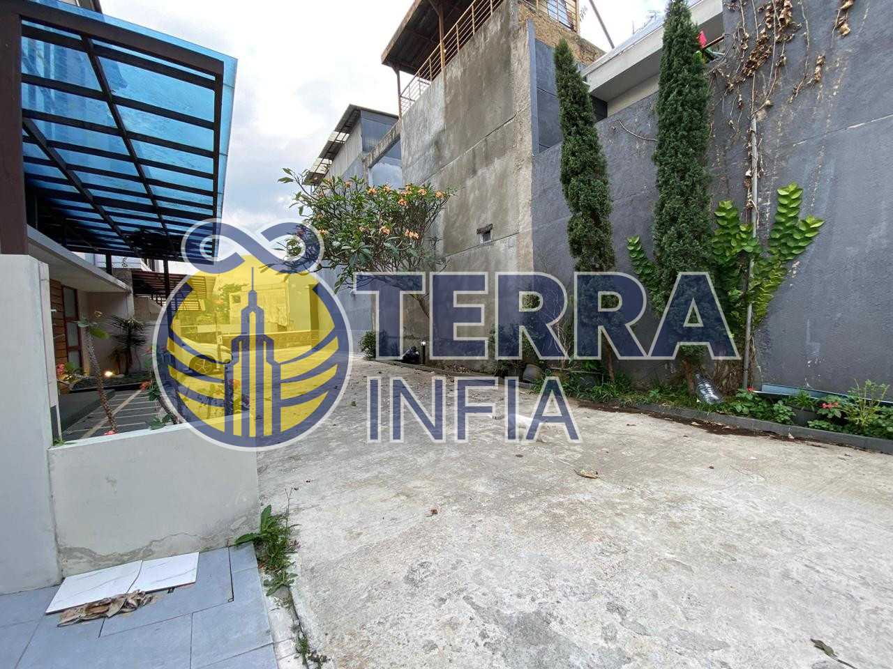 Foto properti Disewakan Rumah 2 Lantai Cantik Full Furnish Di Setiabudi