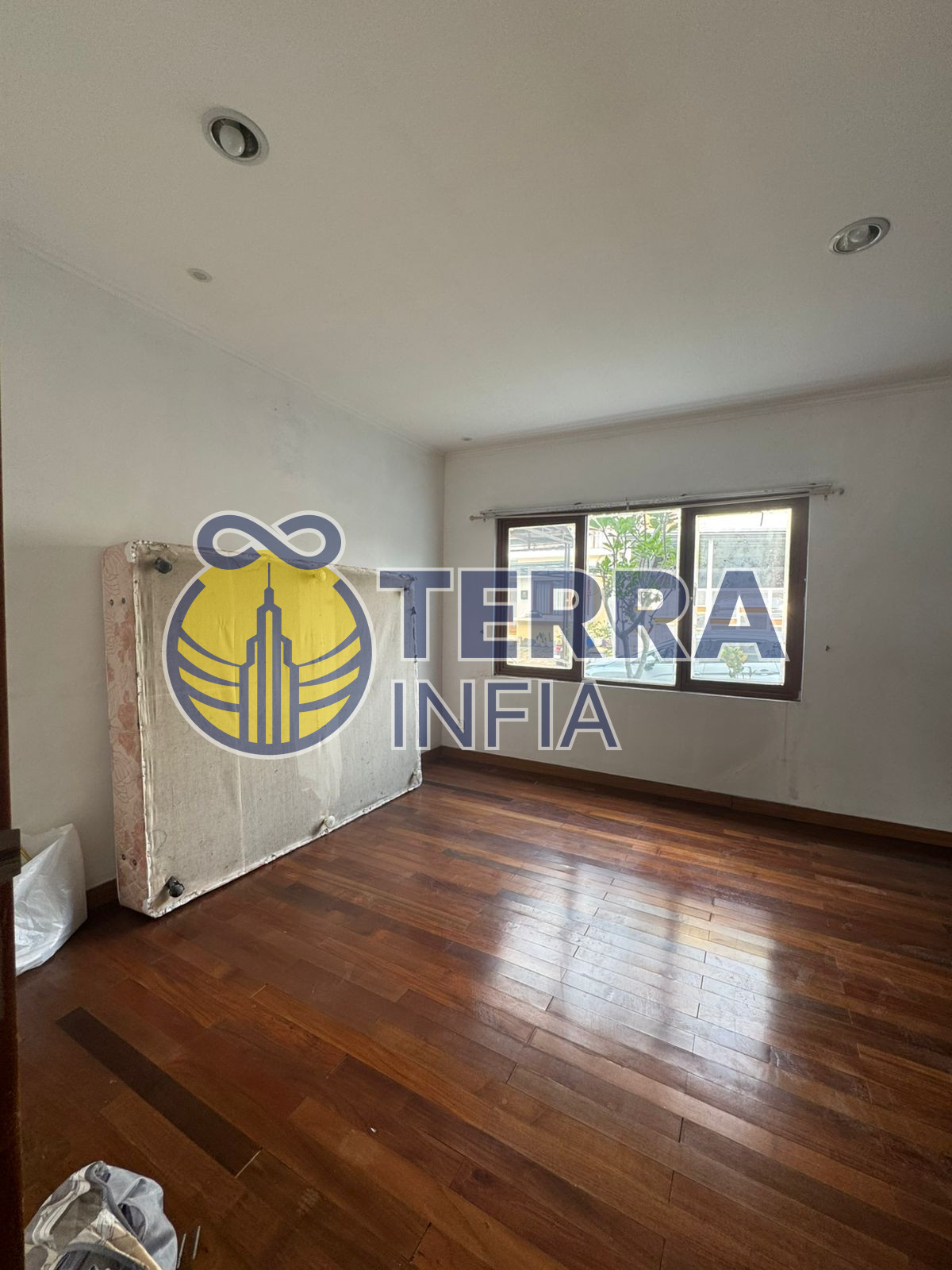 Foto properti Rumah 2 Lantai Dalam Komplek di Gegerkalong