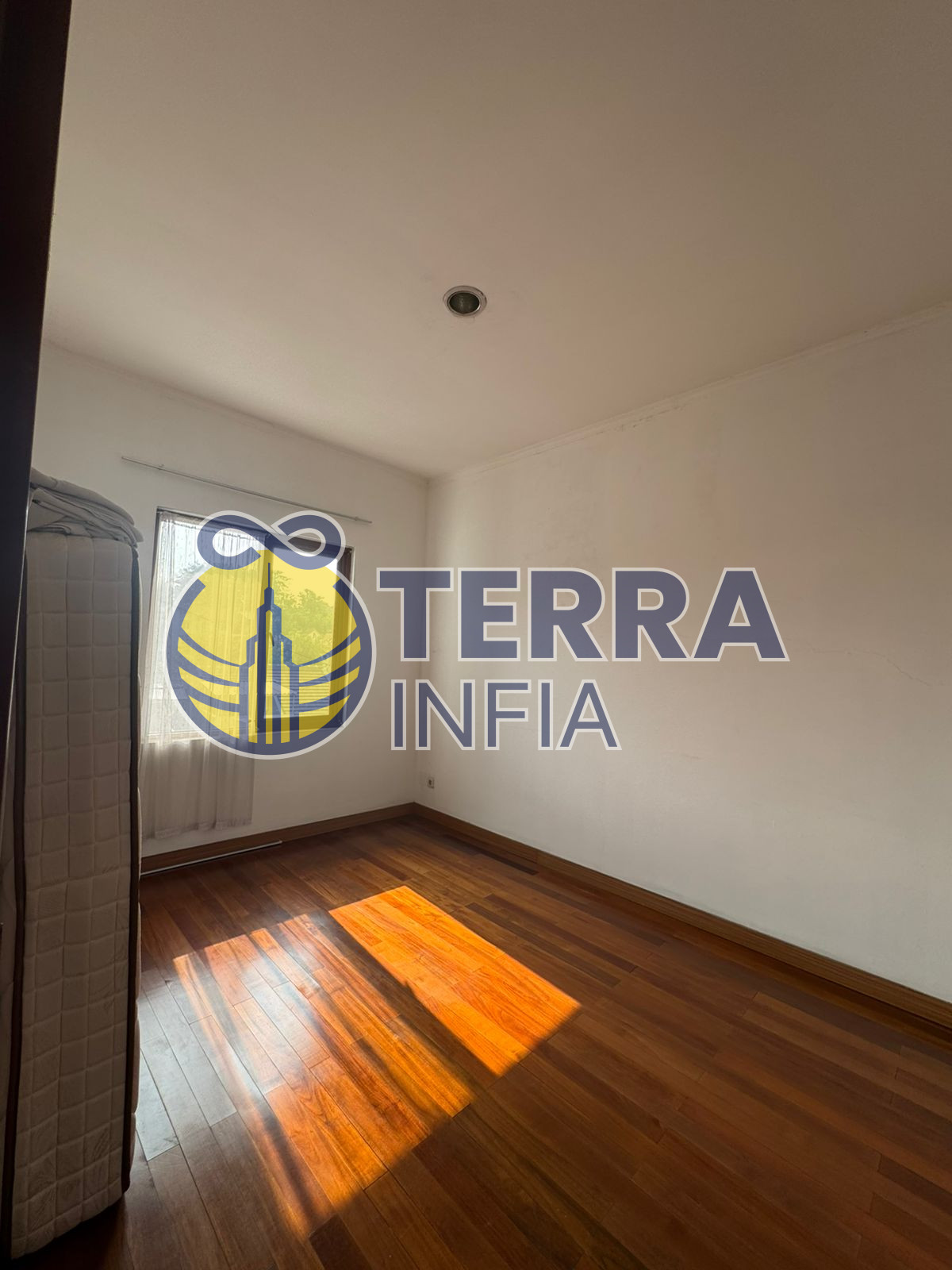 Foto properti Rumah 2 Lantai Dalam Komplek di Gegerkalong
