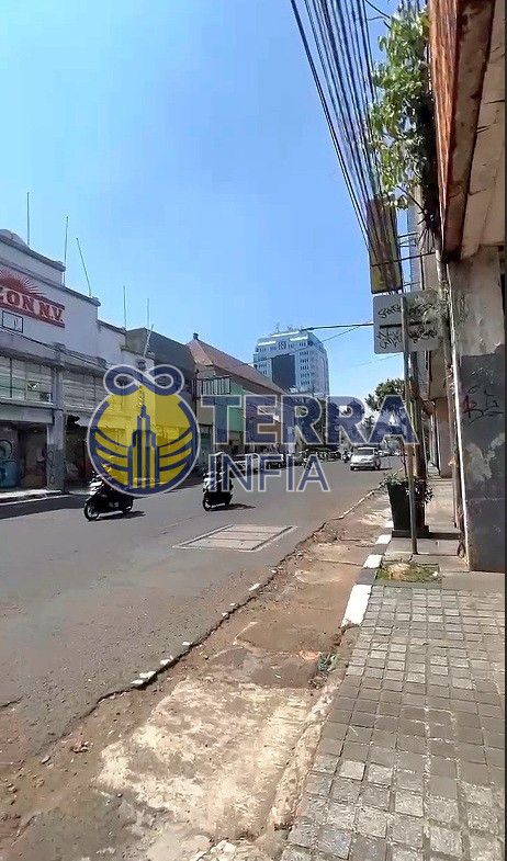 Foto properti Ruko HARGA BAWAH NJOP HOT ITEM – FOR SALE Tanah & Bangunan Asia Afrika, Bandung Main Road / Jalan Utama LT 878 m² SHM Rp 23 Juta/m² (NEGO) Lokasi strategis, cocok untuk usaha, kantor, hotel, showroom, atau investasi.