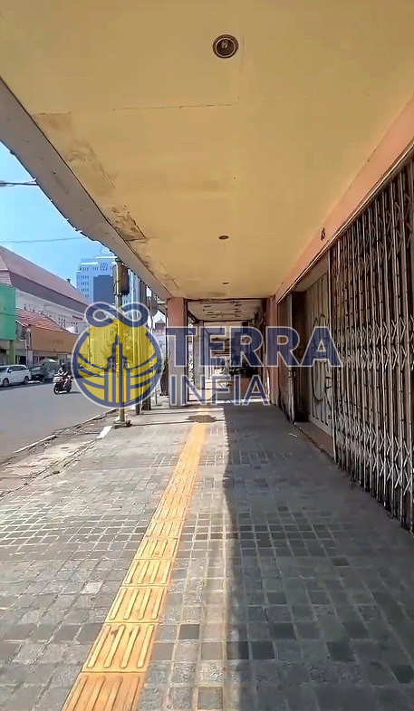 Foto properti Ruko HARGA BAWAH NJOP HOT ITEM – FOR SALE Tanah & Bangunan Asia Afrika, Bandung Main Road / Jalan Utama LT 878 m² SHM Rp 23 Juta/m² (NEGO) Lokasi strategis, cocok untuk usaha, kantor, hotel, showroom, atau investasi.