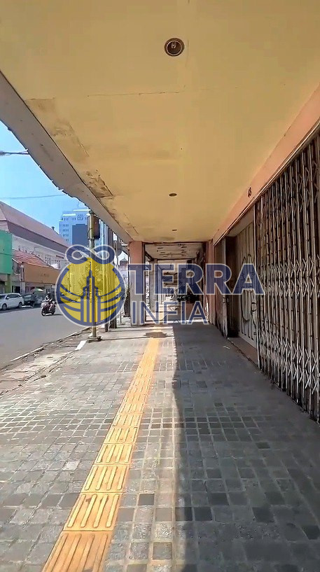 Foto properti Ruko HARGA BAWAH NJOP HOT ITEM – FOR SALE Tanah & Bangunan Asia Afrika, Bandung Main Road / Jalan Utama LT 878 m² SHM Rp 23 Juta/m² (NEGO) Lokasi strategis, cocok untuk usaha, kantor, hotel, showroom, atau investasi.