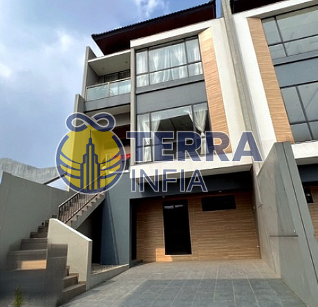 Foto properti Dijual Rumah di 🏡 DIJUAL – Rumah Baru Setraduta Royal Grande✨