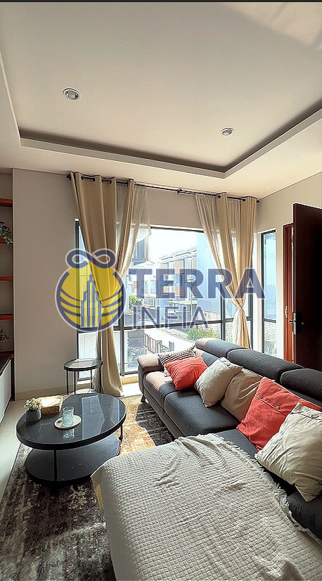 Foto properti Dijual Rumah di 🏡 DIJUAL – Rumah Baru Setraduta Royal Grande✨