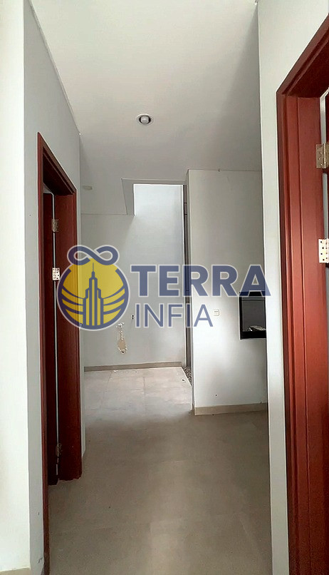 Foto properti Dijual Rumah di 🏡 DIJUAL – Rumah Baru Setraduta Royal Grande✨