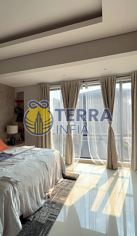 Foto properti Dijual Rumah di 🏡 DIJUAL – Rumah Baru Setraduta Royal Grande✨