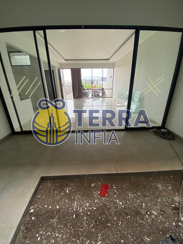 Foto properti Dijual Rumah di 🏡 **DIJUAL – Rumah Baru Setraduta Royal Grande**