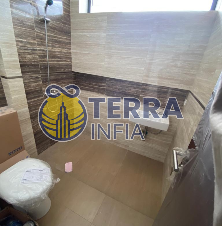 Foto properti Dijual Rumah di 🏡 **DIJUAL – Rumah Baru Setraduta Royal Grande**