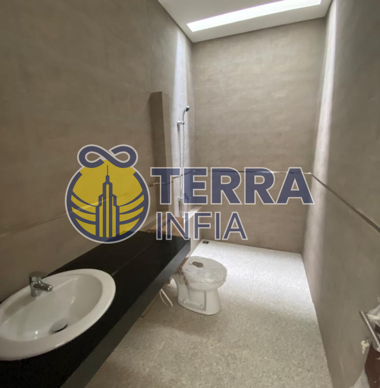Foto properti Dijual Rumah di 🏡 **DIJUAL – Rumah Baru Setraduta Royal Grande**