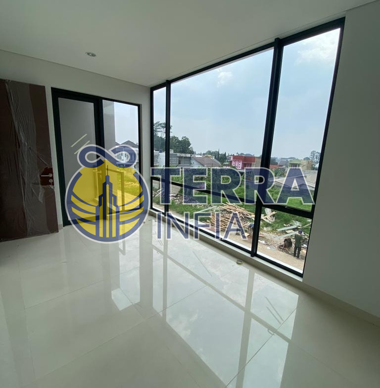 Foto properti Dijual Rumah di 🏡 **DIJUAL – Rumah Baru Setraduta Royal Grande**