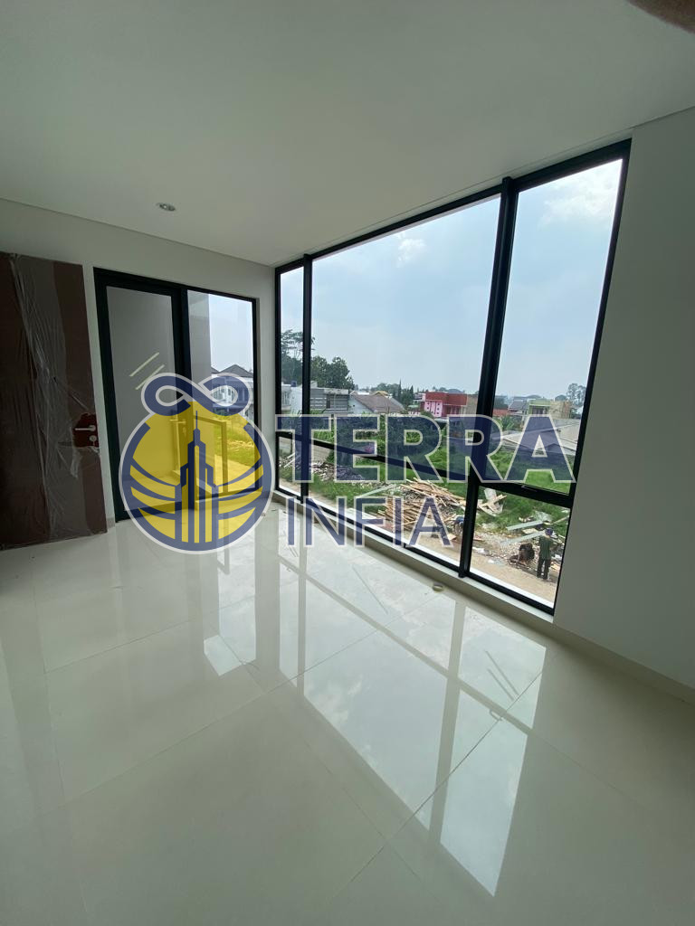 Foto properti Dijual Rumah di 🏡 **DIJUAL – Rumah Baru Setraduta Royal Grande**