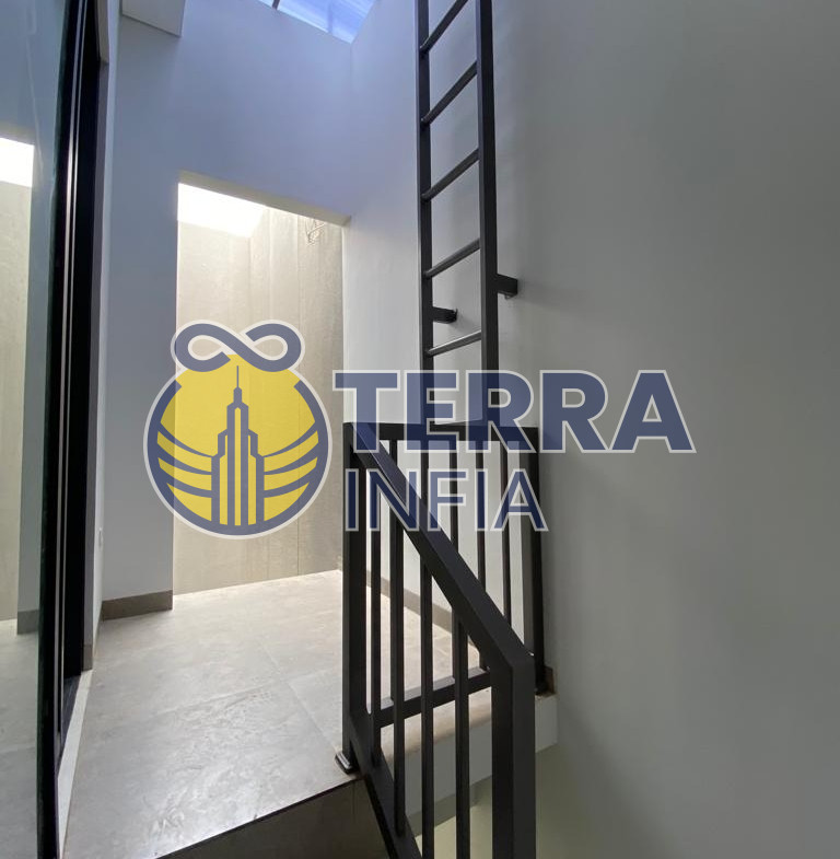 Foto properti Dijual Rumah di 🏡 **DIJUAL – Rumah Baru Setraduta Royal Grande**
