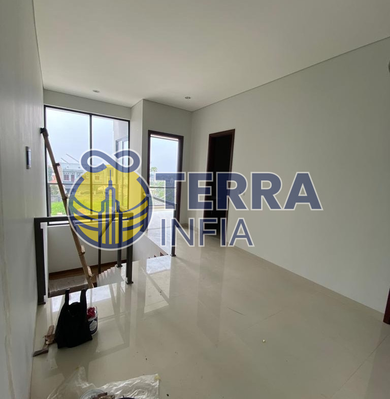 Foto properti Dijual Rumah di 🏡 **DIJUAL – Rumah Baru Setraduta Royal Grande**