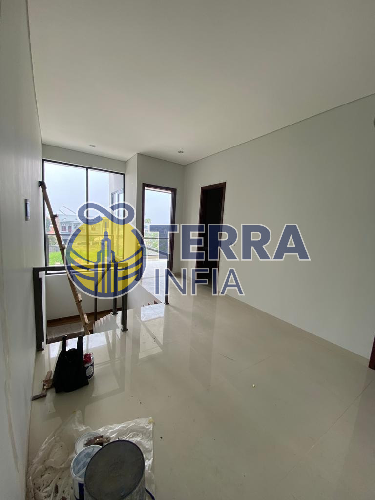 Foto properti Dijual Rumah di 🏡 **DIJUAL – Rumah Baru Setraduta Royal Grande**
