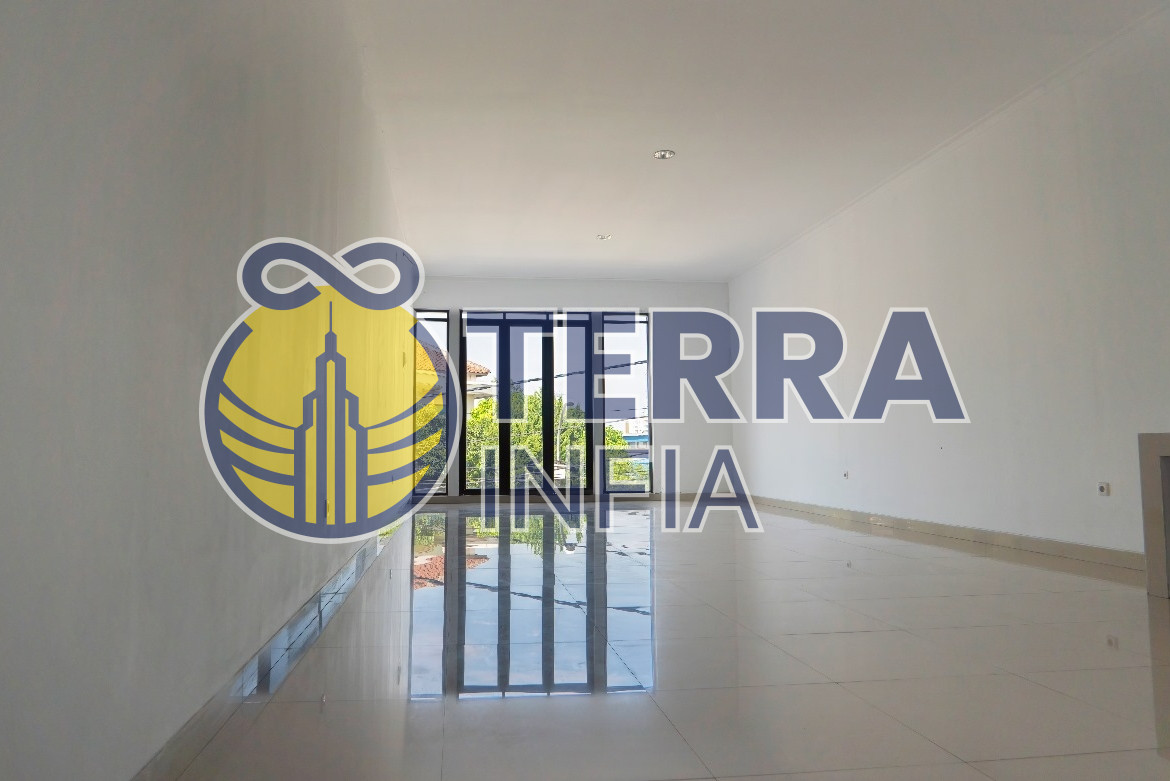Foto properti Dijual Ruko di 🏡 FOR SALE – RUKO GUNUNG BATU 💰 1,7M (nego) | SHM (SEMI FURNISHED) 📐 LT 83 m² | LB 145 m² | Hadap Barat ✨ 2+1 KM 👷‍♀️ 1 kamar pembantu 🚗 Carport 8-10 🛋️ AC | CCTV ⚡ 2200W | 💧 Sumur + PDAM 🔒 Lingkungan aman, Kota Bandung