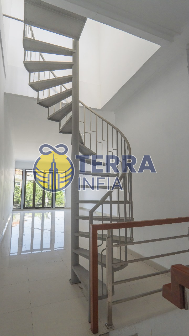 Foto properti Dijual Ruko di 🏡 FOR SALE – RUKO GUNUNG BATU 💰 1,7M (nego) | SHM (SEMI FURNISHED) 📐 LT 83 m² | LB 145 m² | Hadap Barat ✨ 2+1 KM 👷‍♀️ 1 kamar pembantu 🚗 Carport 8-10 🛋️ AC | CCTV ⚡ 2200W | 💧 Sumur + PDAM 🔒 Lingkungan aman, Kota Bandung