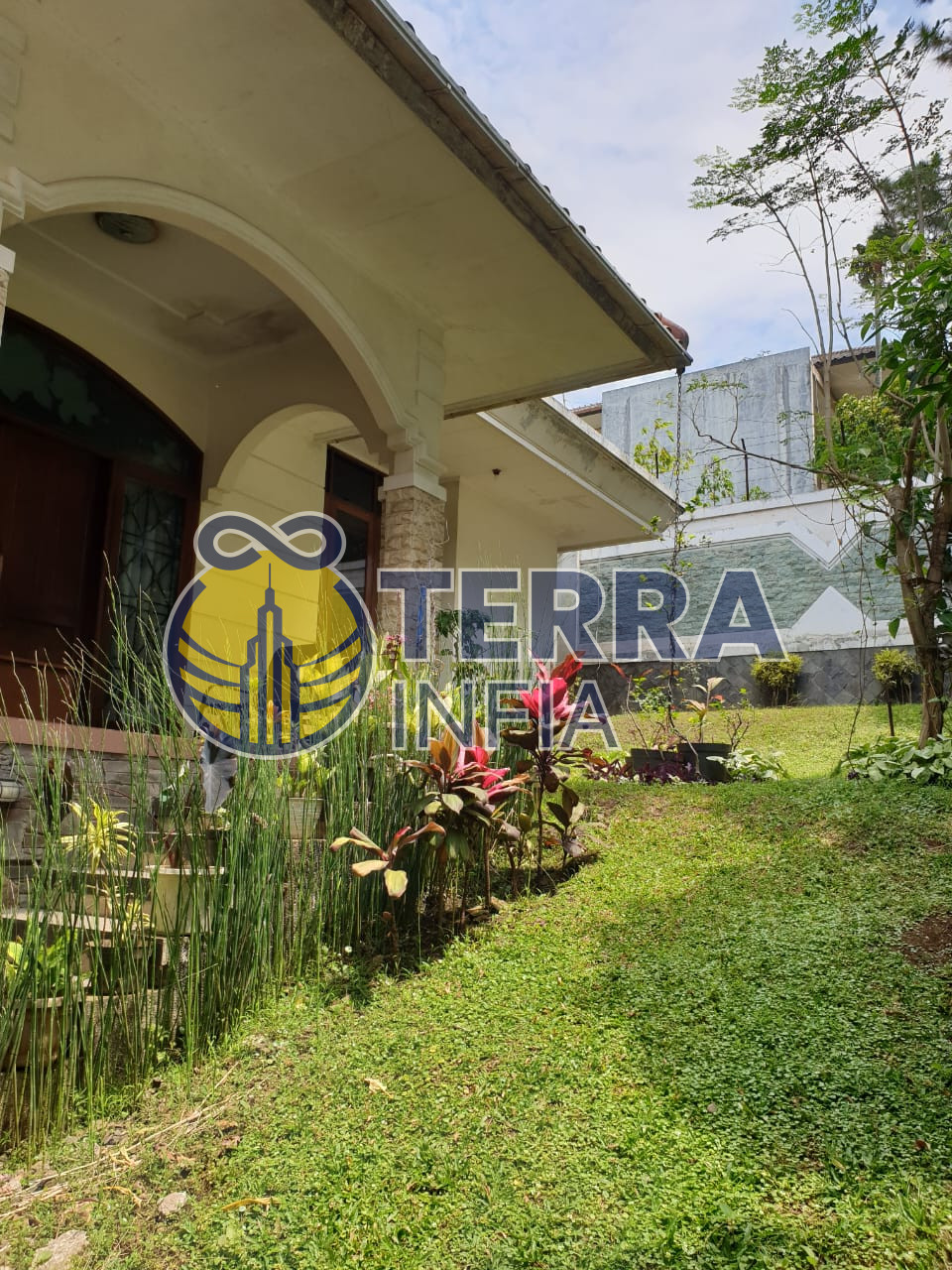 Foto properti Dijual Rumah di 🏡 FOR SALE – Setra Murni, Bandung