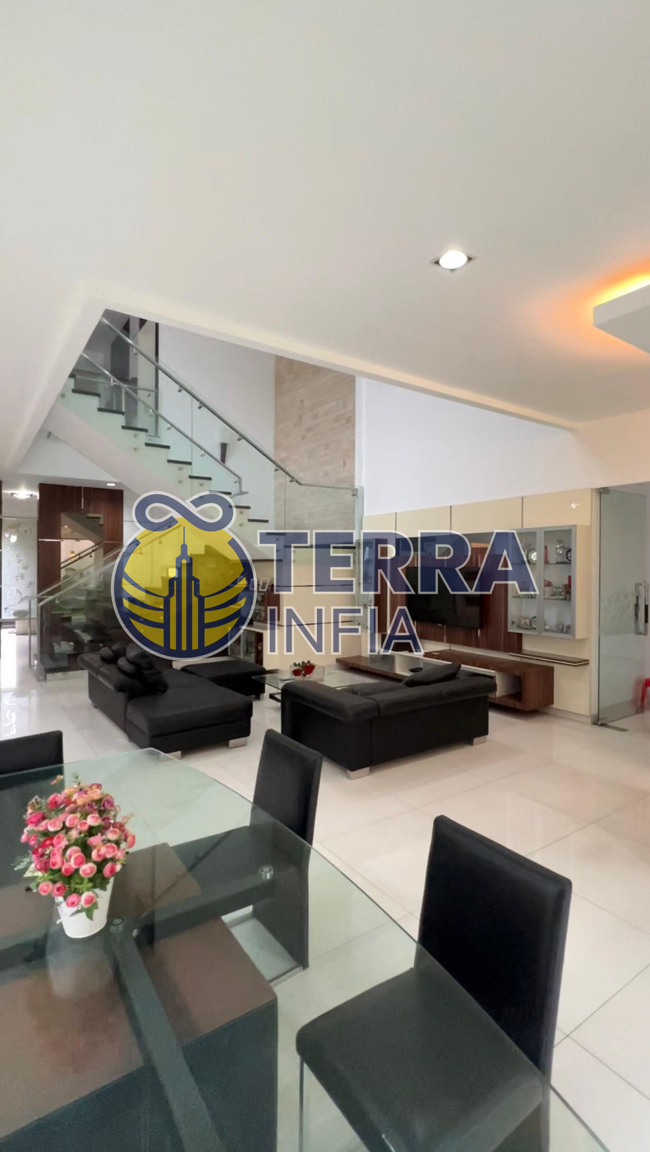Foto properti Dijual Rumah di Rumah Lux Furnished Langka Singgasana Raya, Kota Bandung