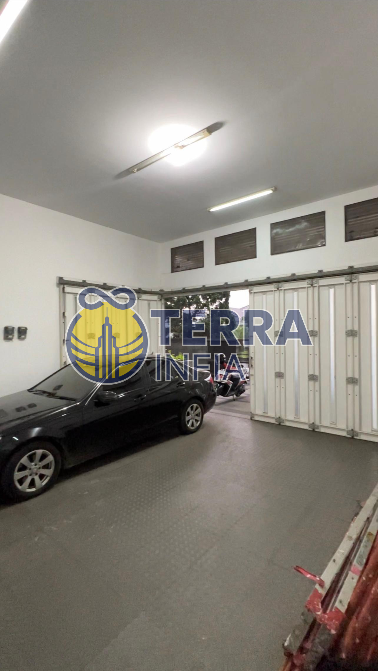 Foto properti Dijual Rumah di Rumah Lux Furnished Langka Singgasana Raya, Kota Bandung