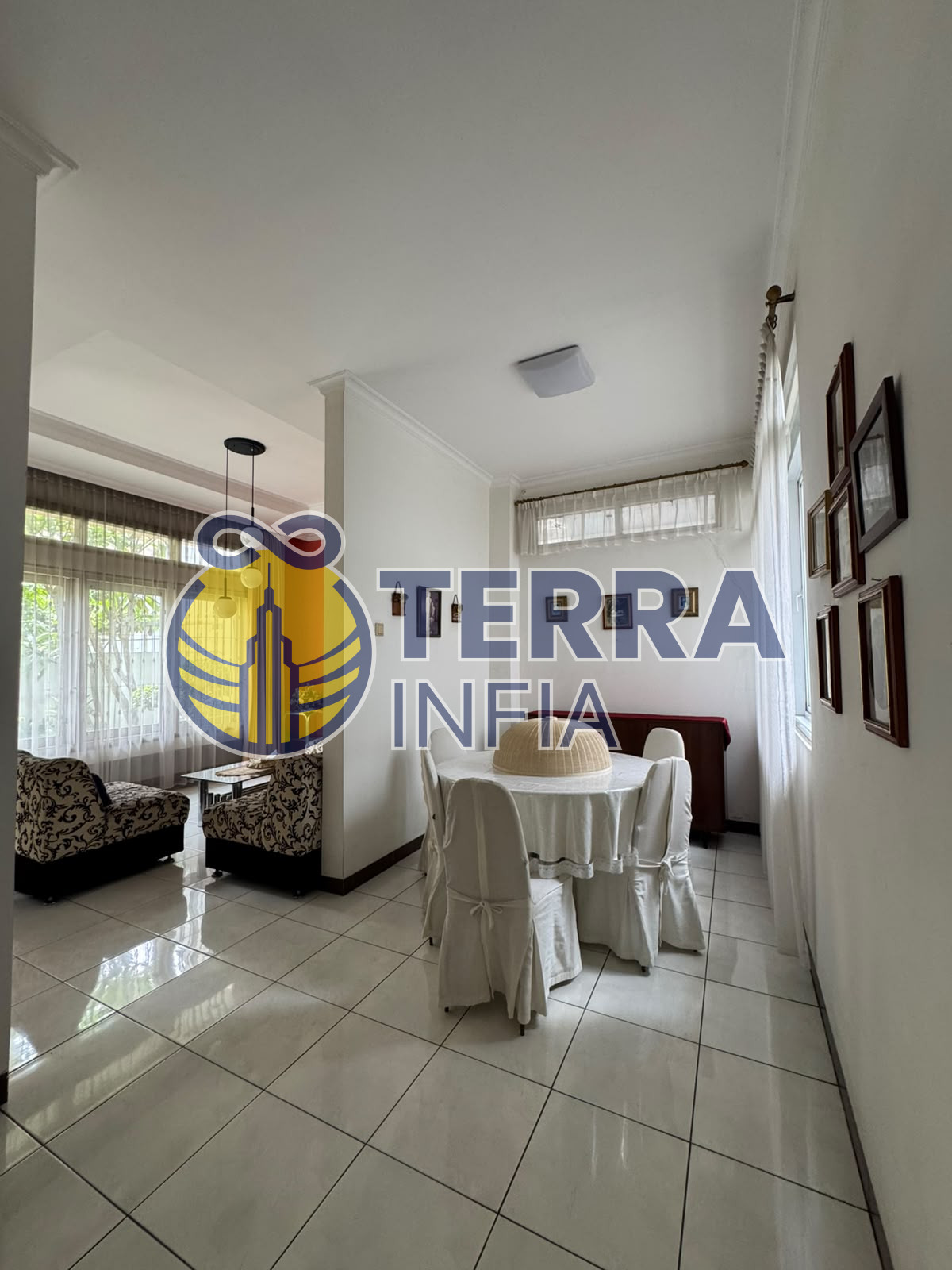 Foto properti Dijual Rumah di Ciateul, Kota Bandung
