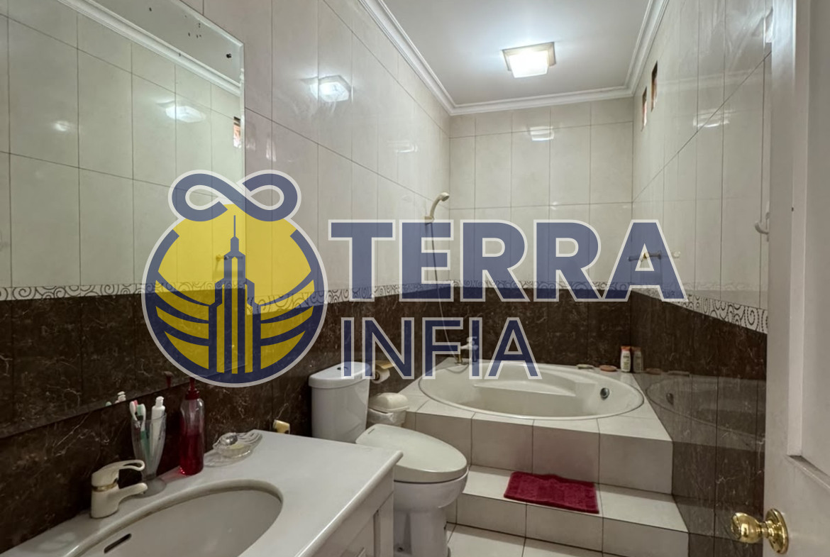 Foto properti Dijual Rumah di Ciateul, Kota Bandung