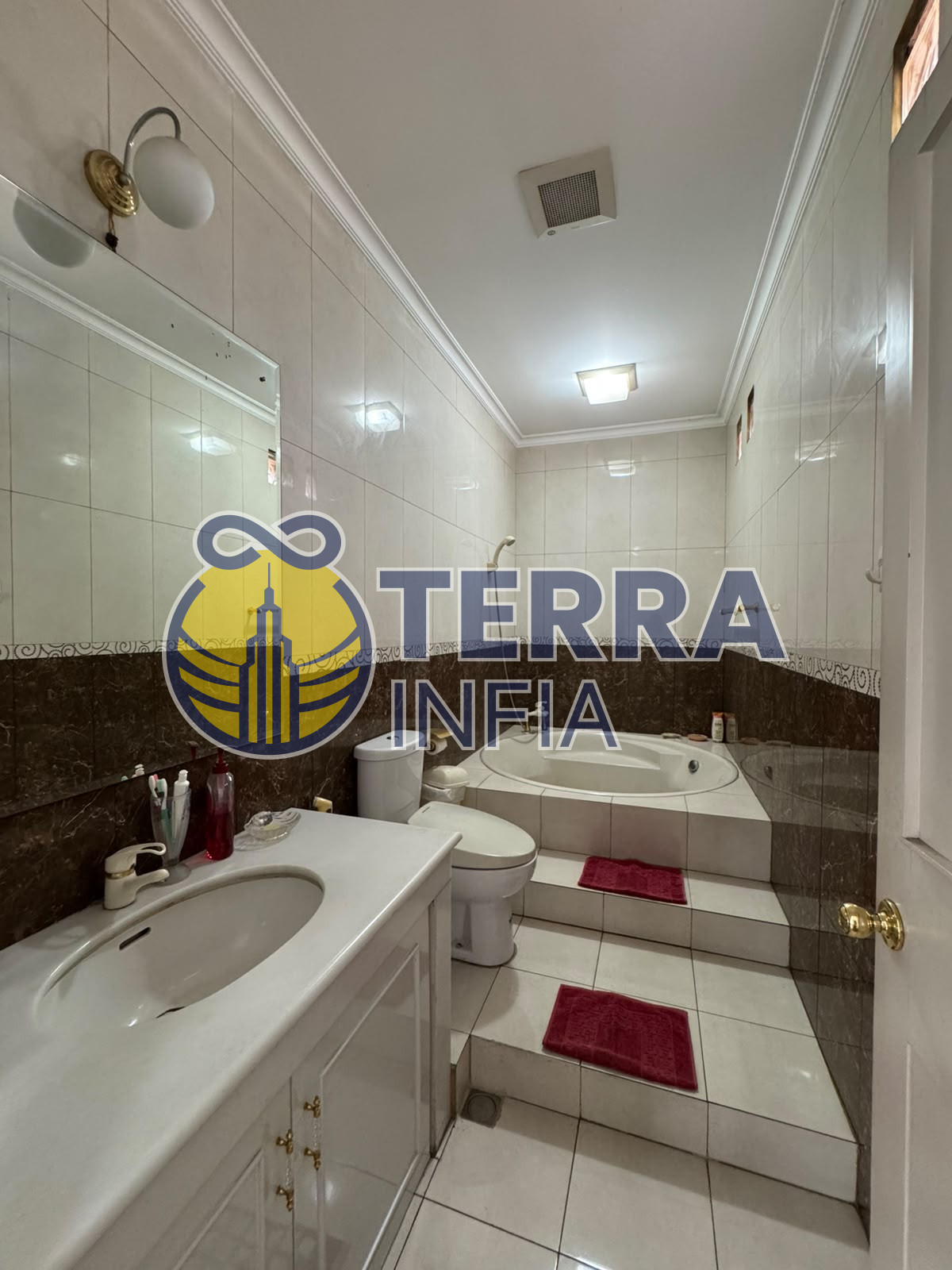 Foto properti Dijual Rumah di Ciateul, Kota Bandung
