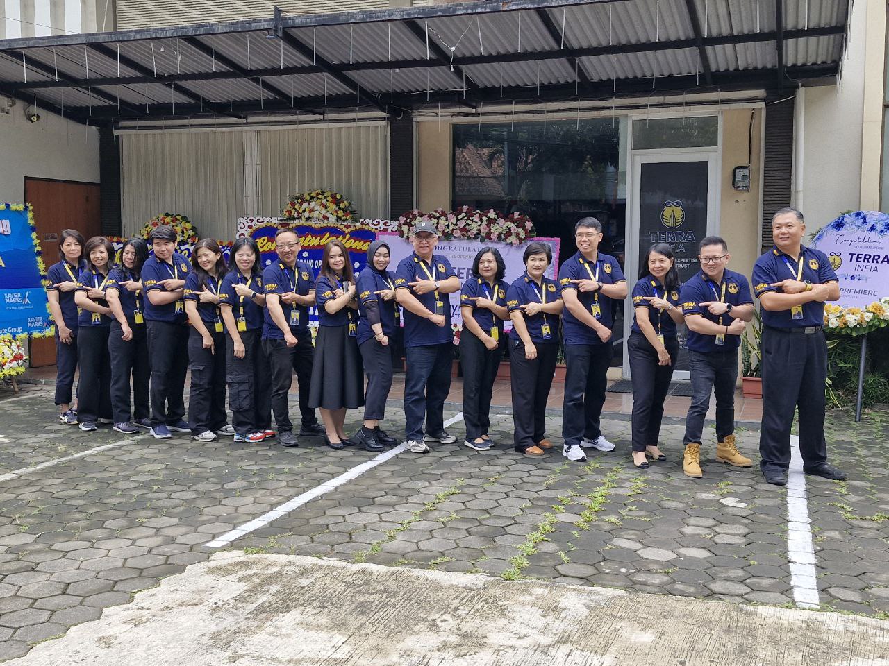 Tim agent TERRA Infia — real estate broker Bandung anggota AREBI